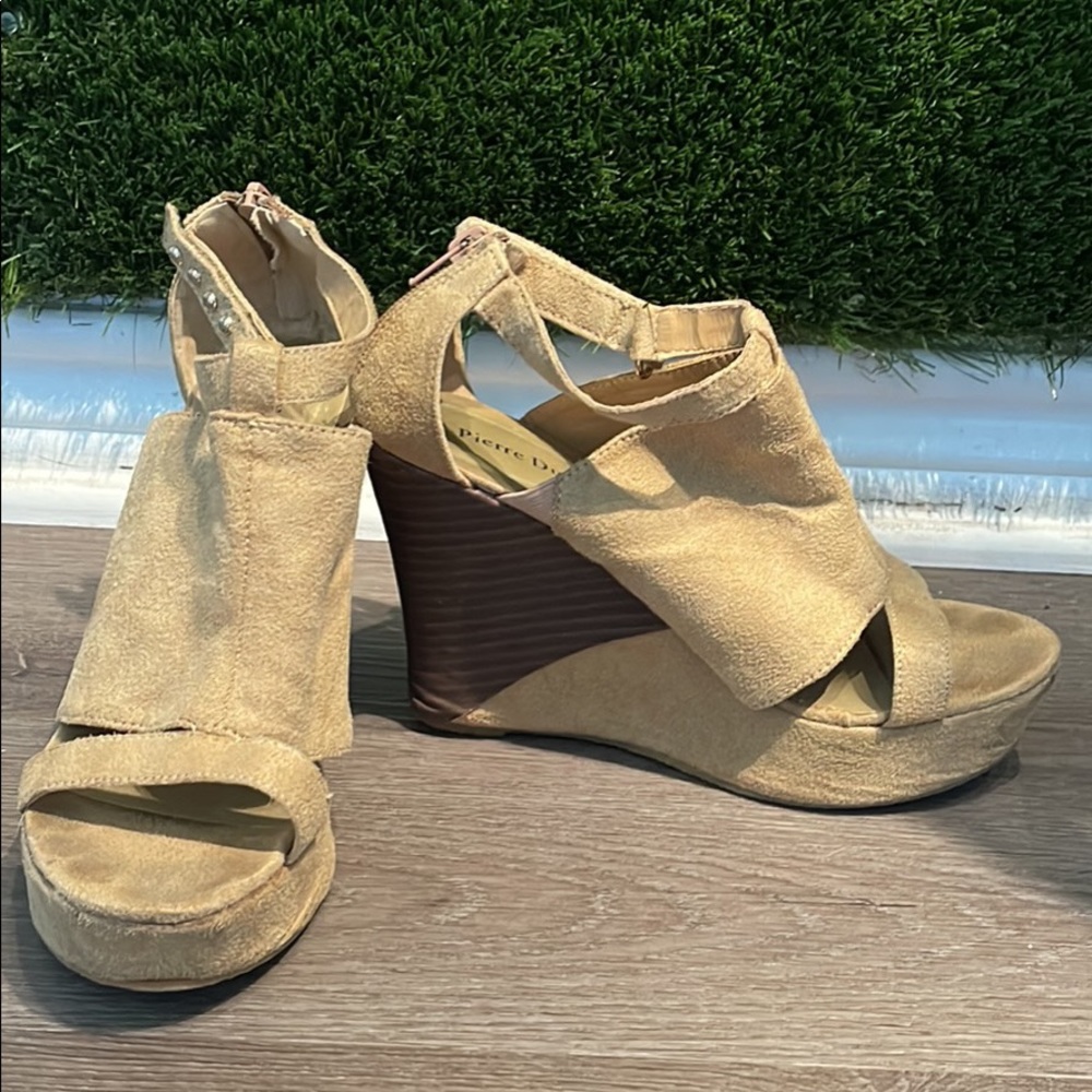 Tan wedges